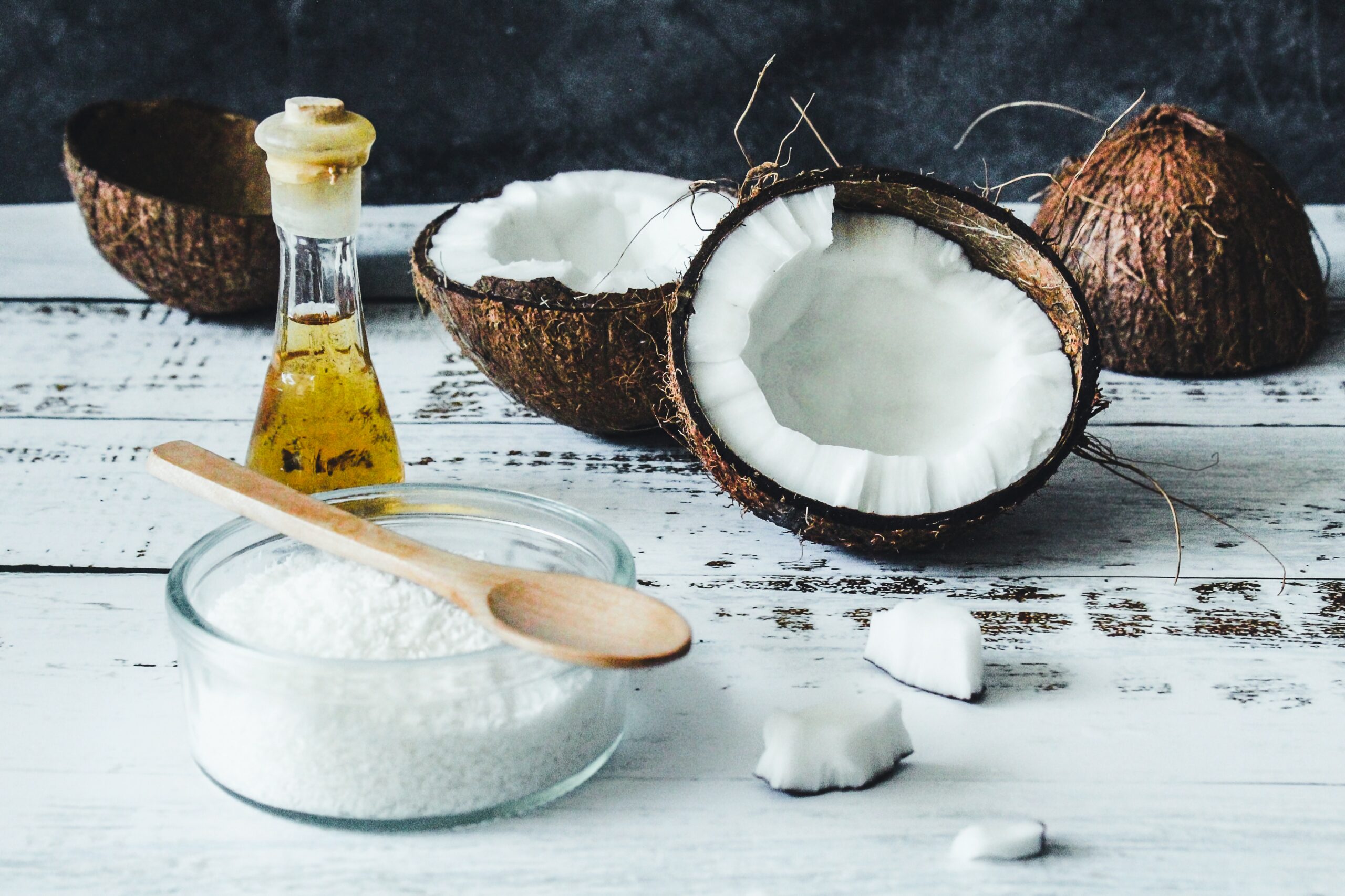 Zahnpasta aus Kokosnussöl — natürliche Alternative zur industriellen Zahnpasta